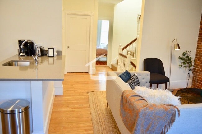 Building Photo - BEAUTIFUL SOUTH END 2 BED W/PRIVATE ROOF TOP DECK!!!