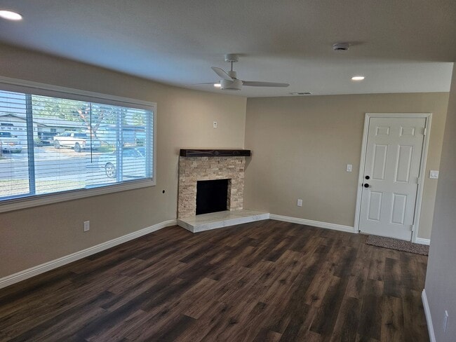 Building Photo - Practically New Home in Moreno Valley with...