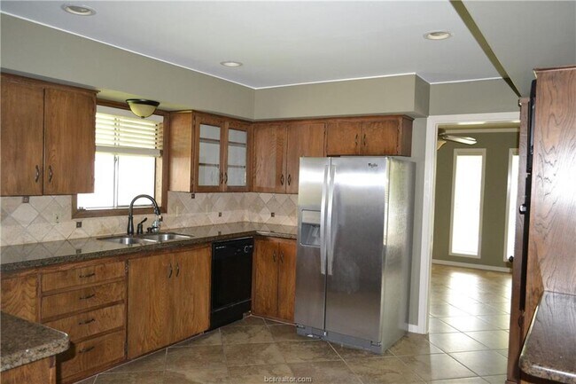Building Photo - 1300 Laura Ln