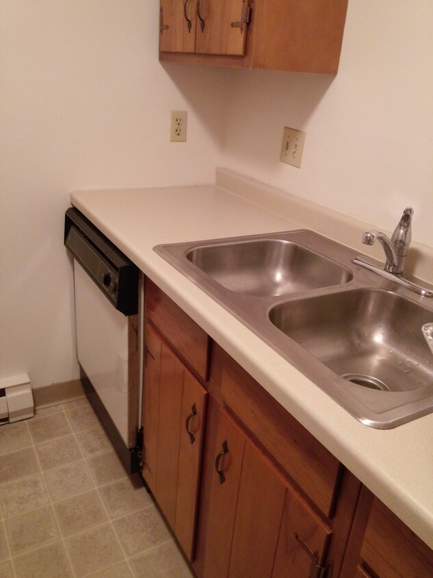Kitchen - Sink - 905 S Whitney Way