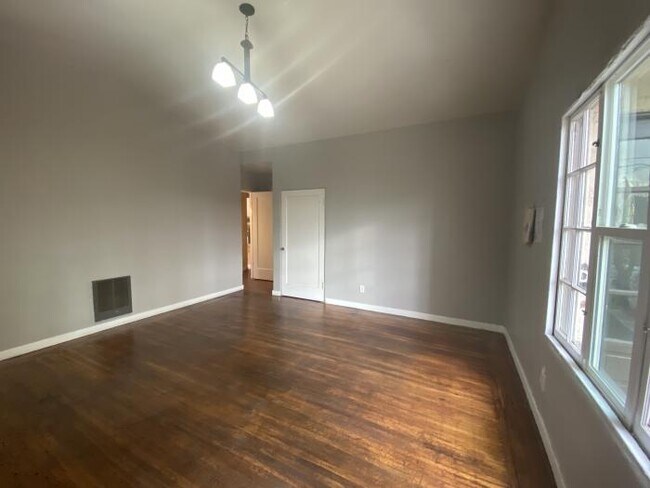 Building Photo - 1 bedroom in Berkeley CA 94709
