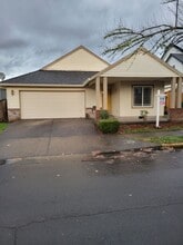 Building Photo - 14877 SE Gilesford St