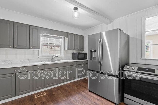 Building Photo - 3612 Sargeant Dr