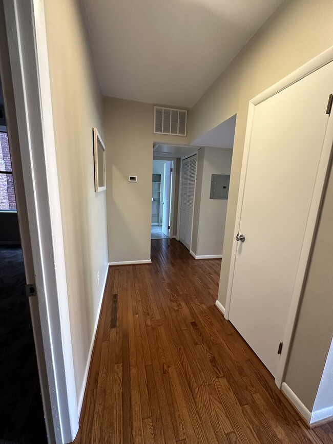 Entryway - 1420 Chapin St NW