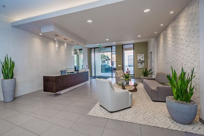 Foto del edificio - Stunning East Village 2 Bedroom at Nexus! Expansive Balcony! Pet Ok!