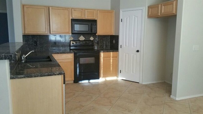 Building Photo - 2552 W Gypsum Ave