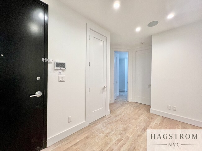 Foto del edificio - 322 E 93rd St
