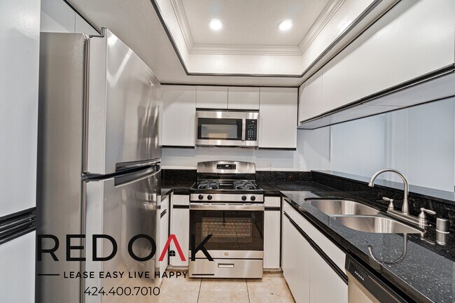 Foto del edificio - Sun-Drenched Two Bedroom with a Private Ba...