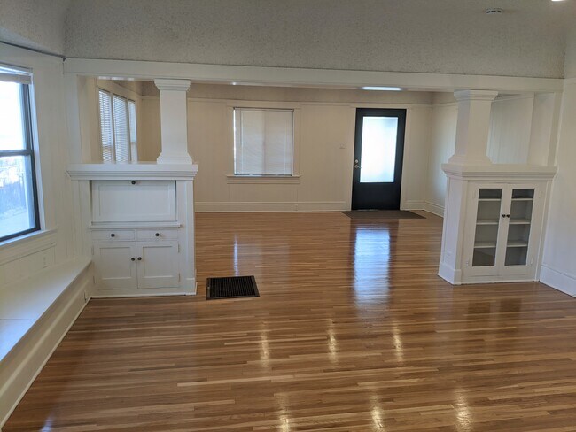 Dining Room - 128 E Avenue 32