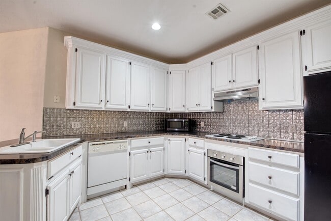 Building Photo - 1629 Tenbears Rd