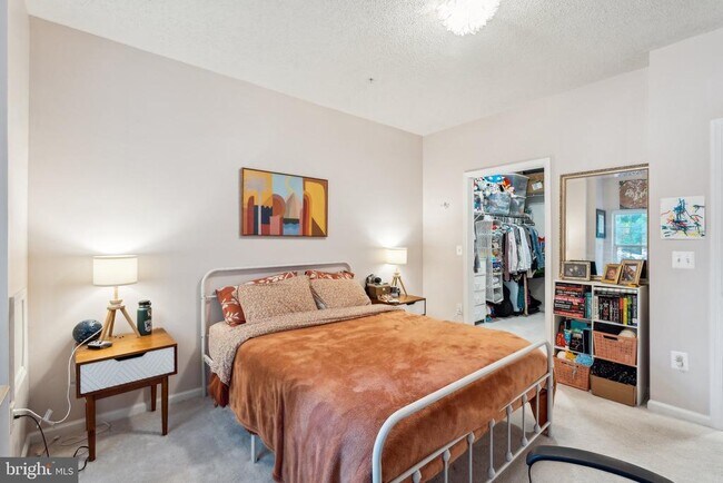 Foto del edificio - 1708 Lake Shore Crest Dr