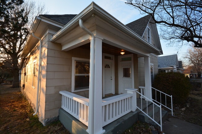 Building Photo - Available Now 4 Bedroom, 2 Full Bath Home