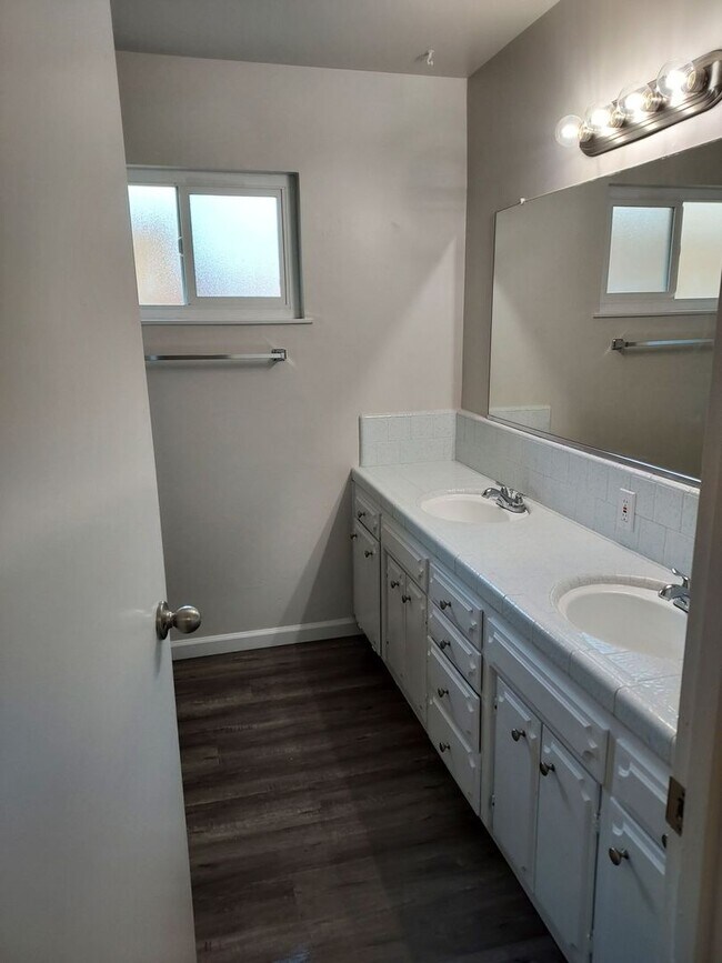 Foto del edificio - COME BY TAKE A PEEK! GREAT HOME FOR RENT, ...