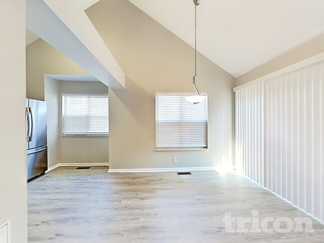 Building Photo - 5713 Briarwick Ct