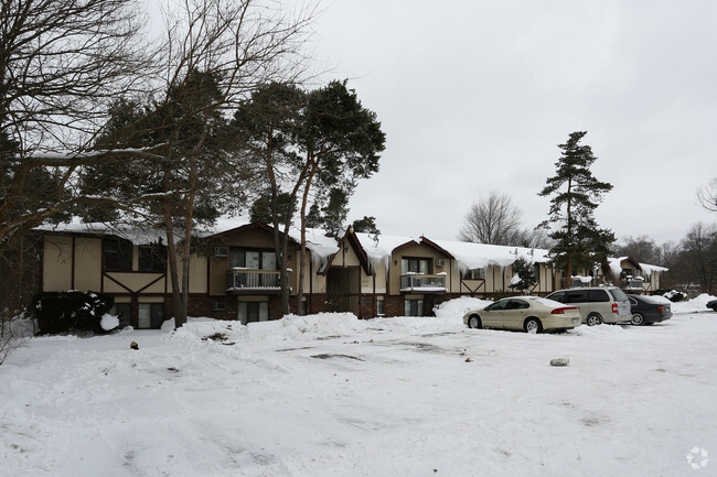 Building Photo - Pinewood Apartments