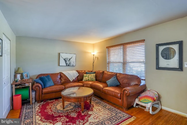 Building Photo - 102 Hopkins Ct