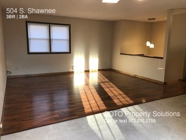 Foto del edificio - 504 S Shawnee Blvd