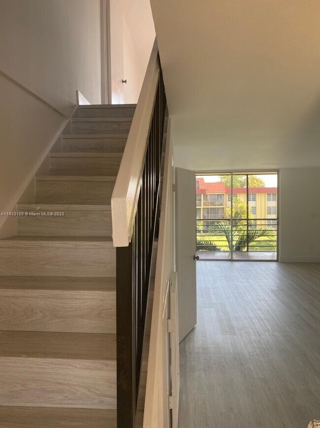 Foto del edificio - 3285 Foxcroft Rd