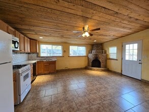 Building Photo - 941 Agua Fria St