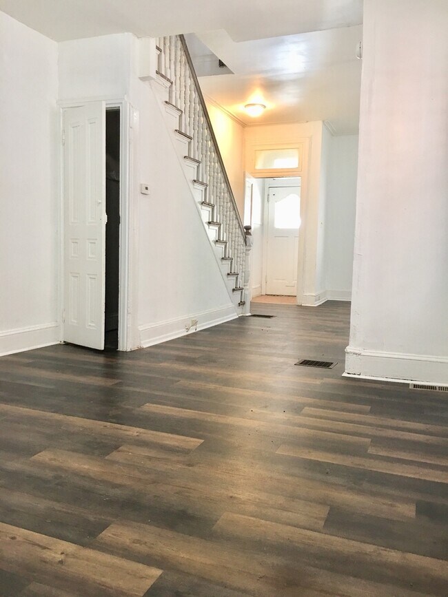 Foto del edificio - Gorgeous 3-Bedroom Townhouse in Brewerytow...