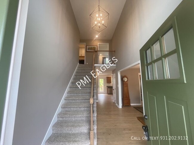 Building Photo - Move In Special 1/2 Off Rent