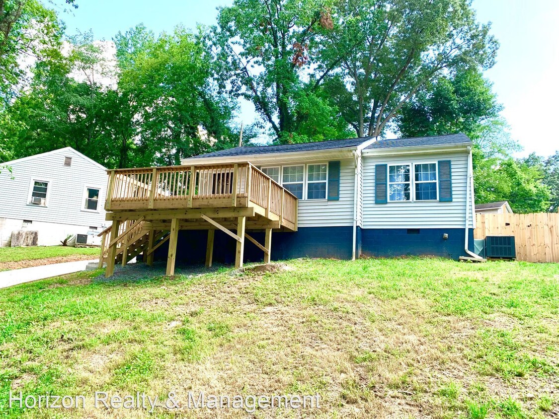 Foto principal - 2 br, 1 bath House - 714 Woodlawn Dr