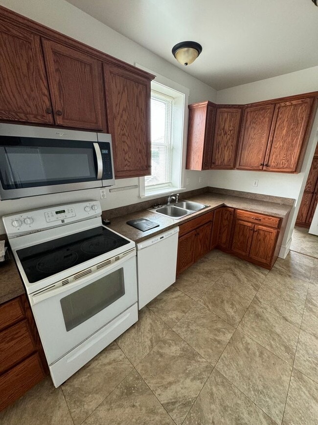 Photo - Lovely 5BD/2.5BA Twin in Downingtown Borough! House