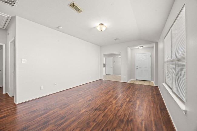 Building Photo - 2746 Grahamwood Ln