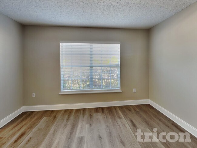 Foto del edificio - 13561 Linden Dr