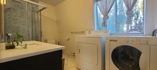 Photo du bâtiment - 2299 169 St