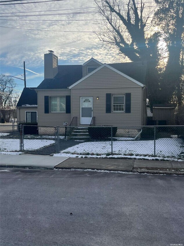 4 Rowland Ave, Blue Point, NY 11715 House Rental in Blue Point, NY