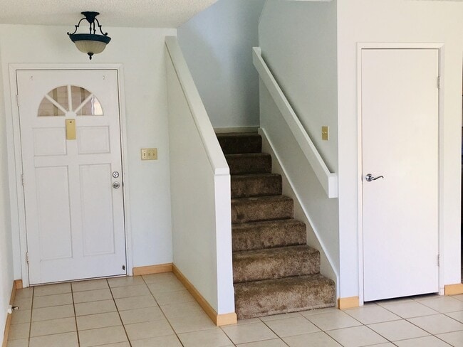 Building Photo - 3 bedroom Corner Unit at Kuulako Available June 23rd