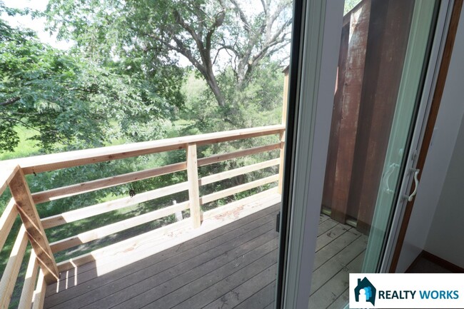 Building Photo - Beautiful 3 Bedroom Townhome