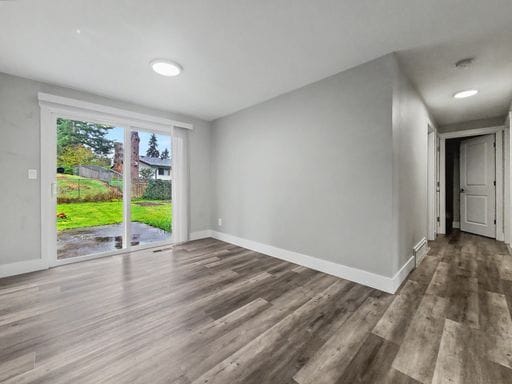 Building Photo - AVAILABLE NOW! Spacious 3 Bedroom Home with Modern Finishes and Bonus Loft