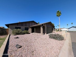 Building Photo - 10044 N 39th Ln