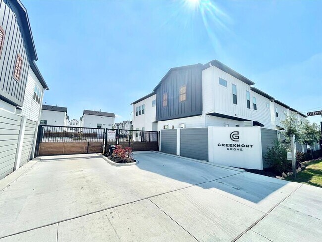 Foto del edificio - 3716 Creekmont Gardens Ln