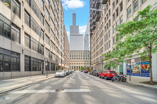 Building Photo - 565 W Quincy St