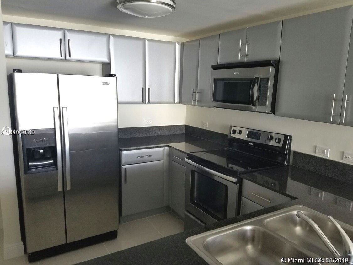 Foto principal - 1871 NW S River Dr