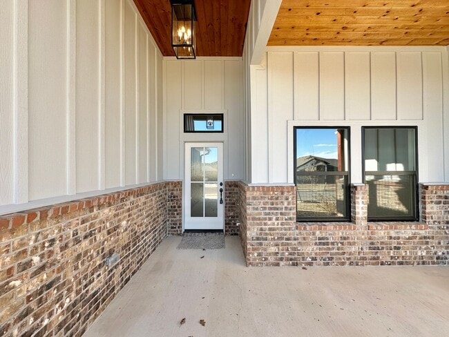 Building Photo - Viewable Now by Appointment Only!