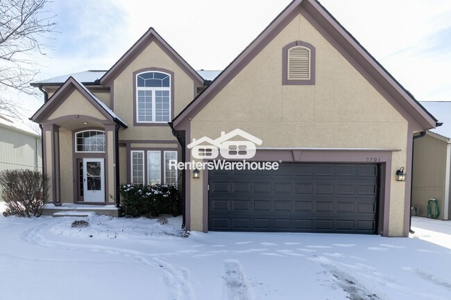 Building Photo - 5701 NE Hidden Meadow Dr