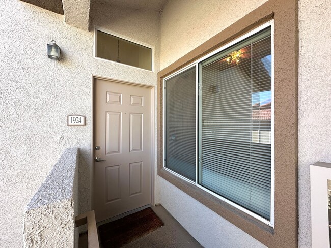 Building Photo - 2305 W Horizon Ridge Pkwy