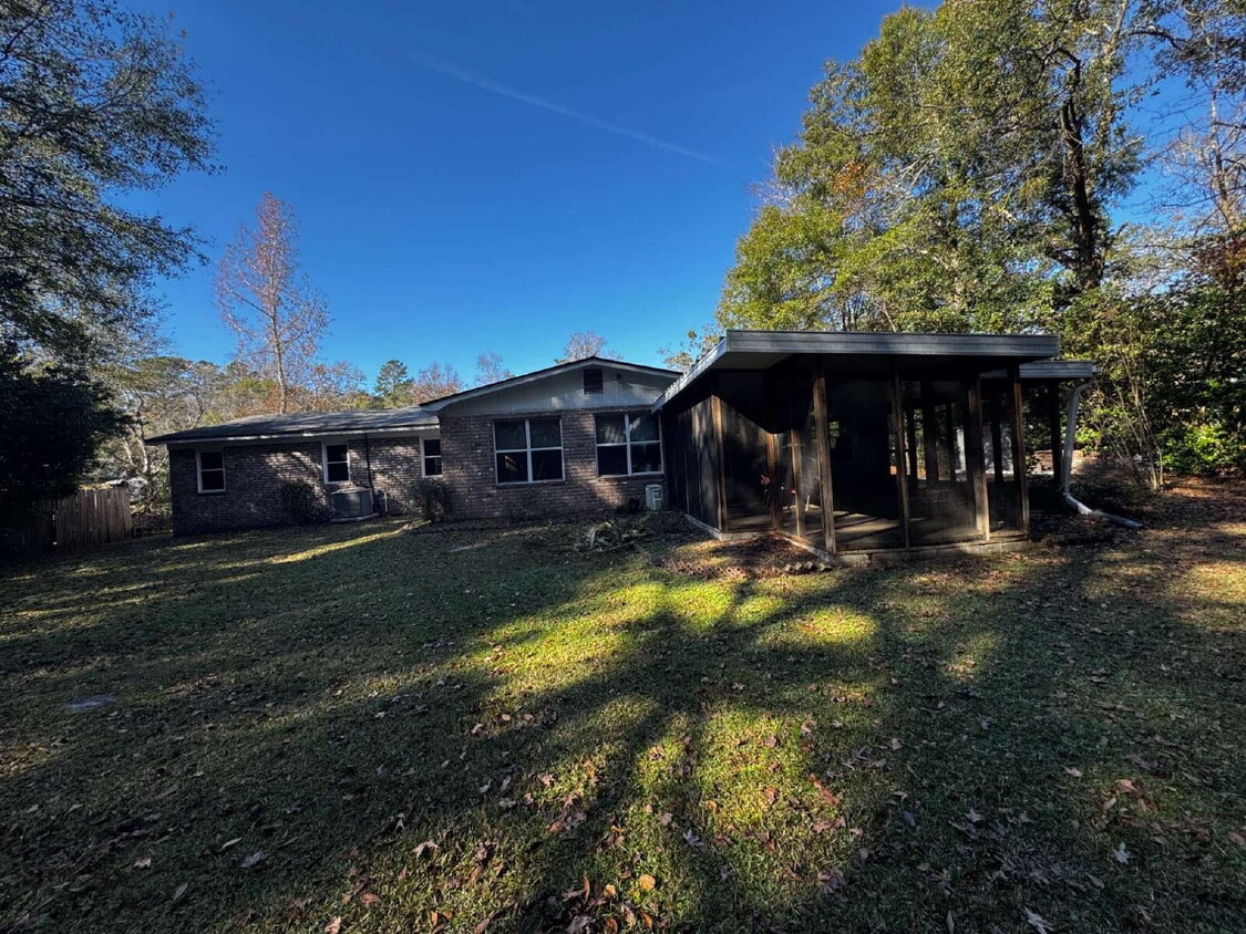 Building Photo - House for Rent