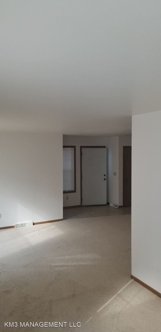 Building Photo - 3105 5th Ave