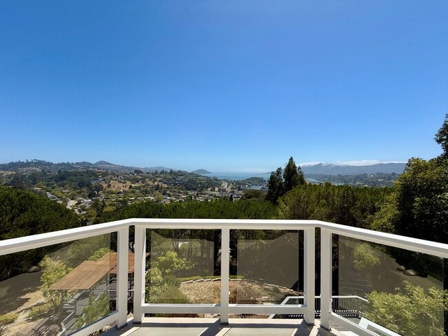 Building Photo - 51 Via Los Altos