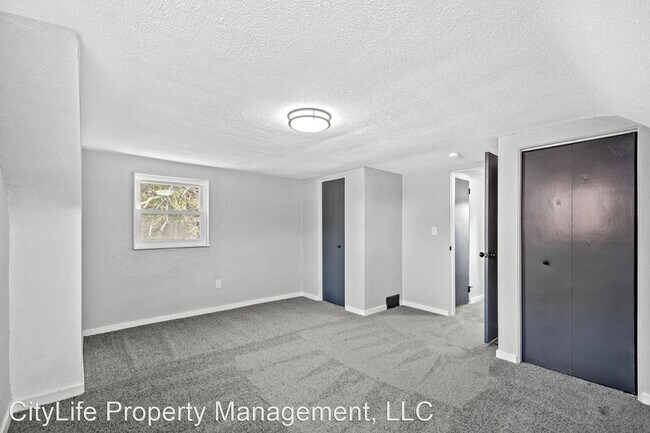 Building Photo - 3 br, 1 bath House - 323 Rodi Road