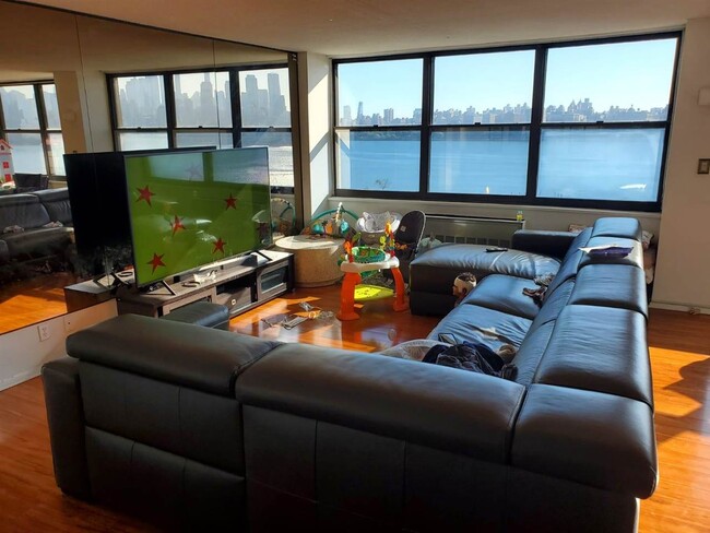 Foto del edificio - 7004 Boulevard E
