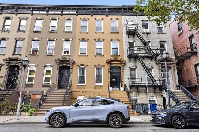 Building Photo - 540 Bramhall Ave