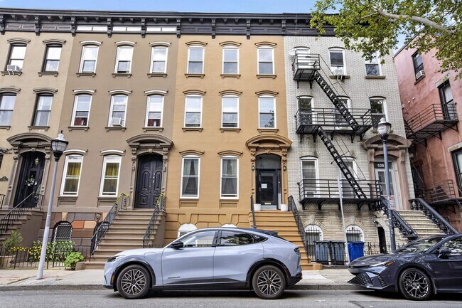 Foto del edificio - 540 Bramhall Ave