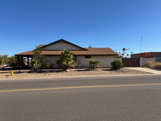 Building Photo - Single Story 6 Bedroom with Diving Pool