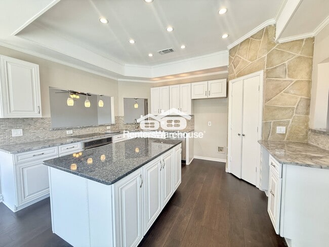Building Photo - 9120 Nob Hill Dr